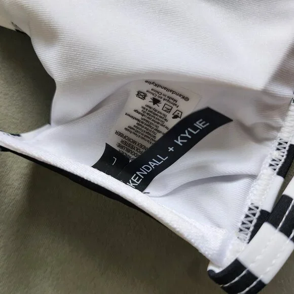 Kendall & Kylie Bikini Top Stripes White and Black Size L NWT - Picture 2 of 3